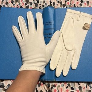 Vintage Grandoe Ivory Cotton French Knot Stitch Design Short Gloves